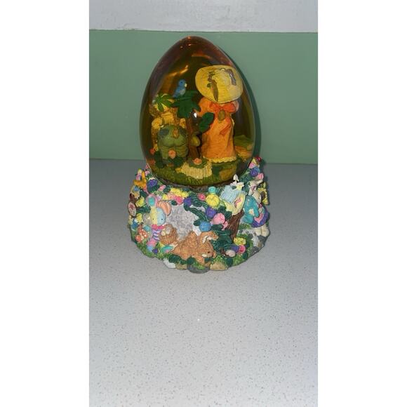 Easter Bunny Musical Snow Glitter Globe Plays Peter Cottontail 6" Tall - Picture 6 of 7